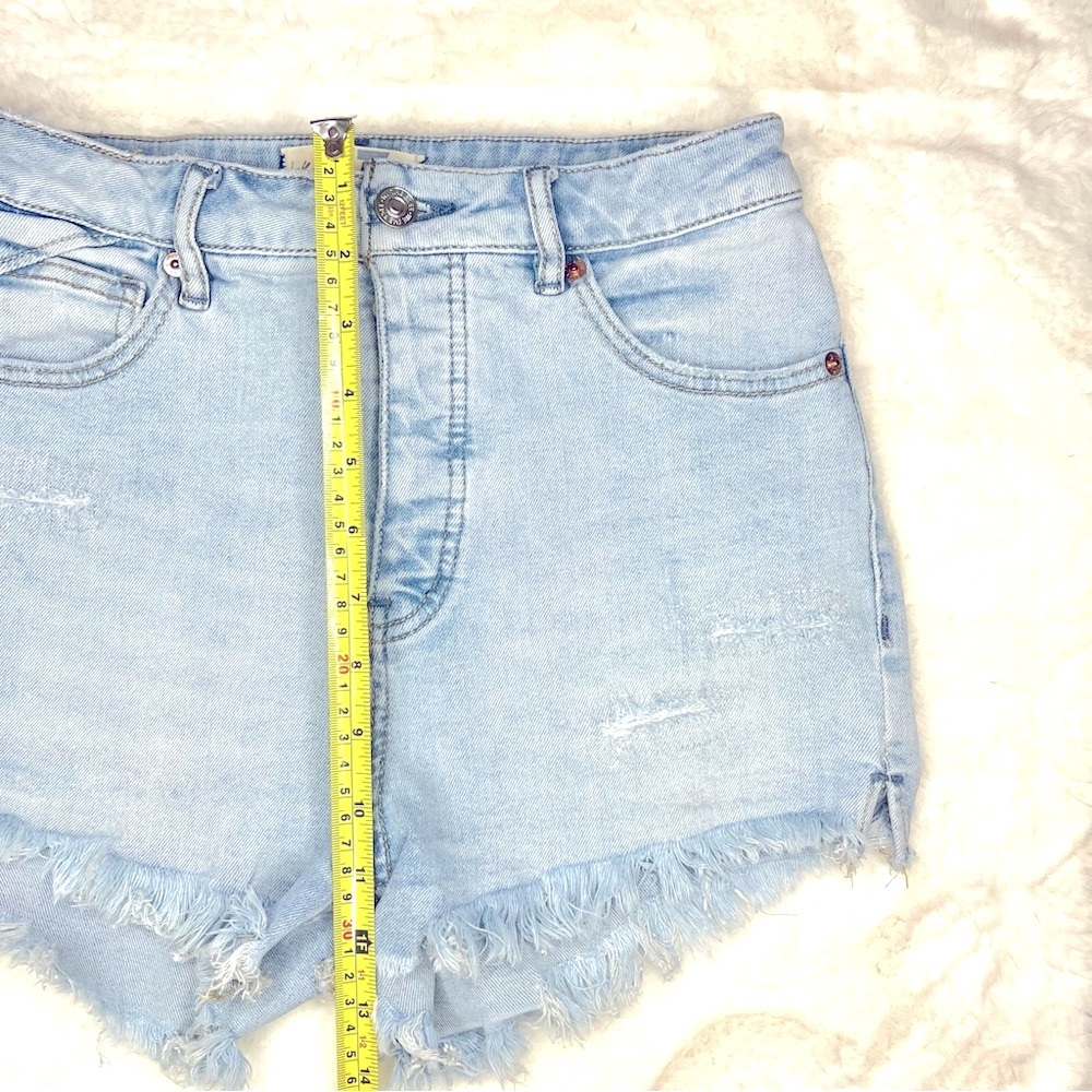 We The Free CRVY Vintage High Rise Light Wash Shorts Size 27 - Picture 14 of 15